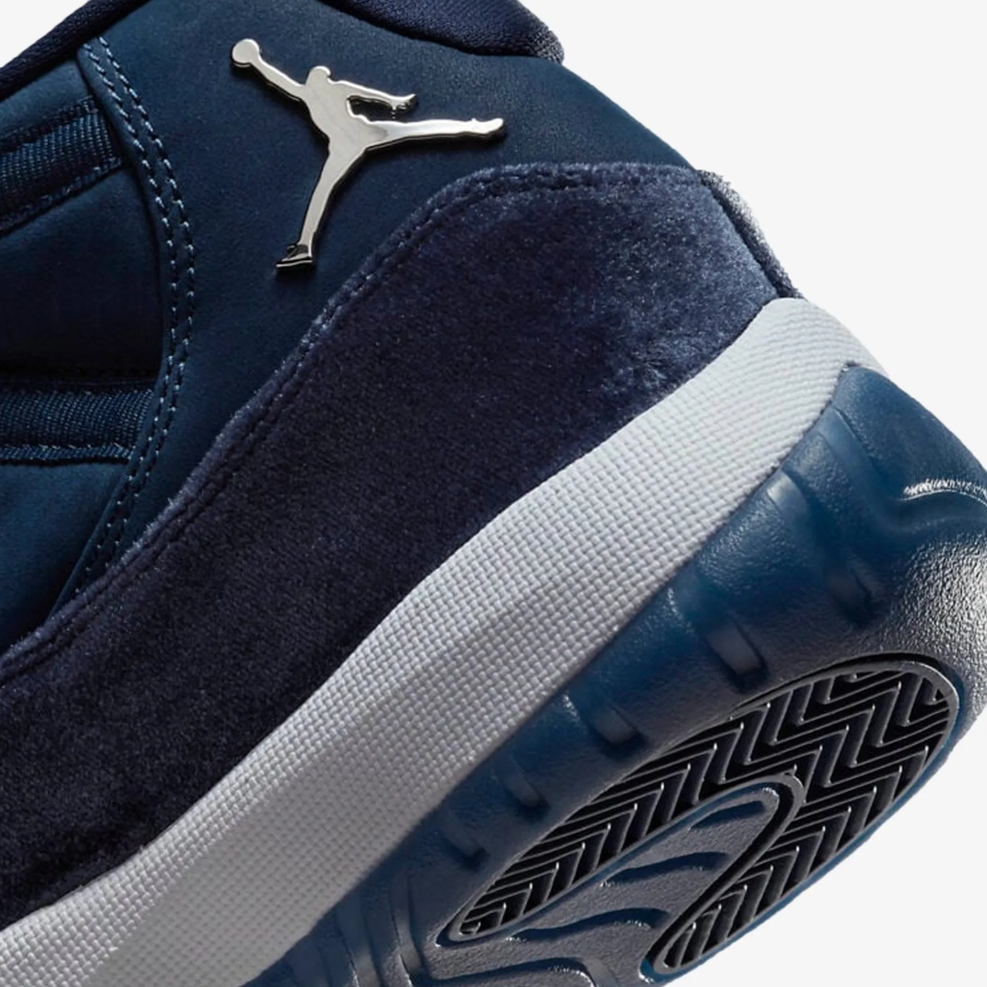Jordan | WMN'S AIR JORDAN 11 RETRO  { MIDNIGHT NAVY/METALLIC SILVER