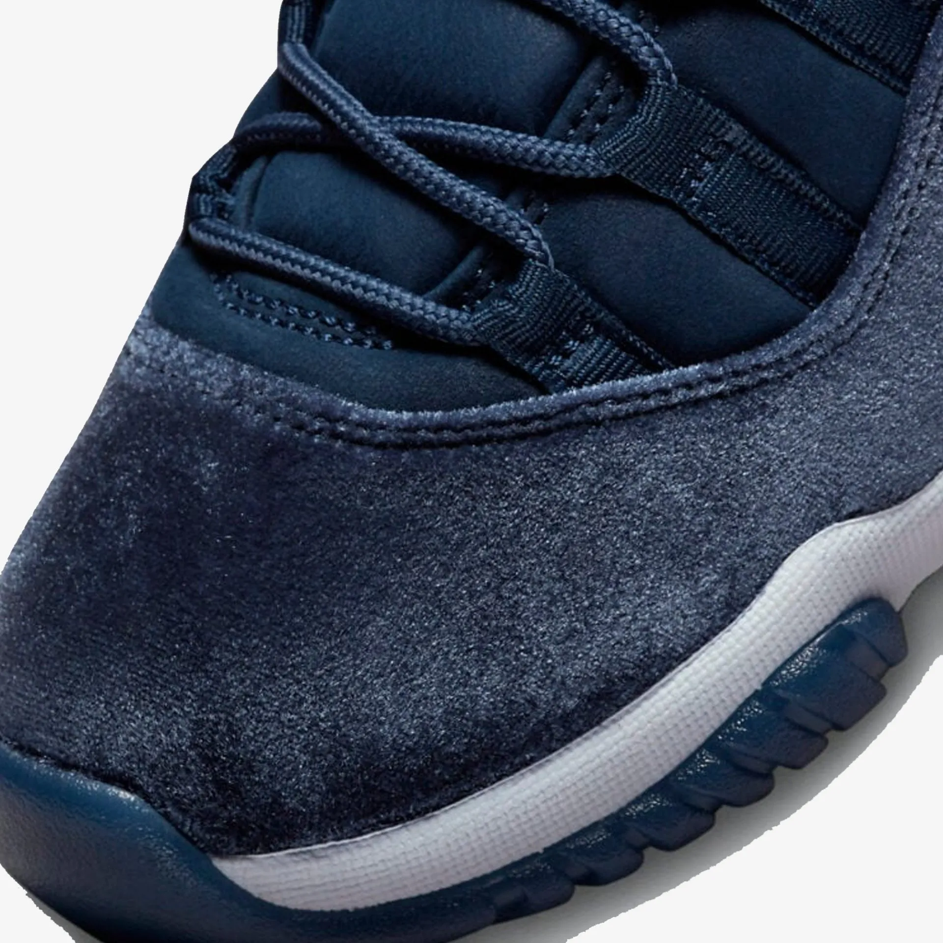Jordan | WMN'S AIR JORDAN 11 RETRO  { MIDNIGHT NAVY/METALLIC SILVER