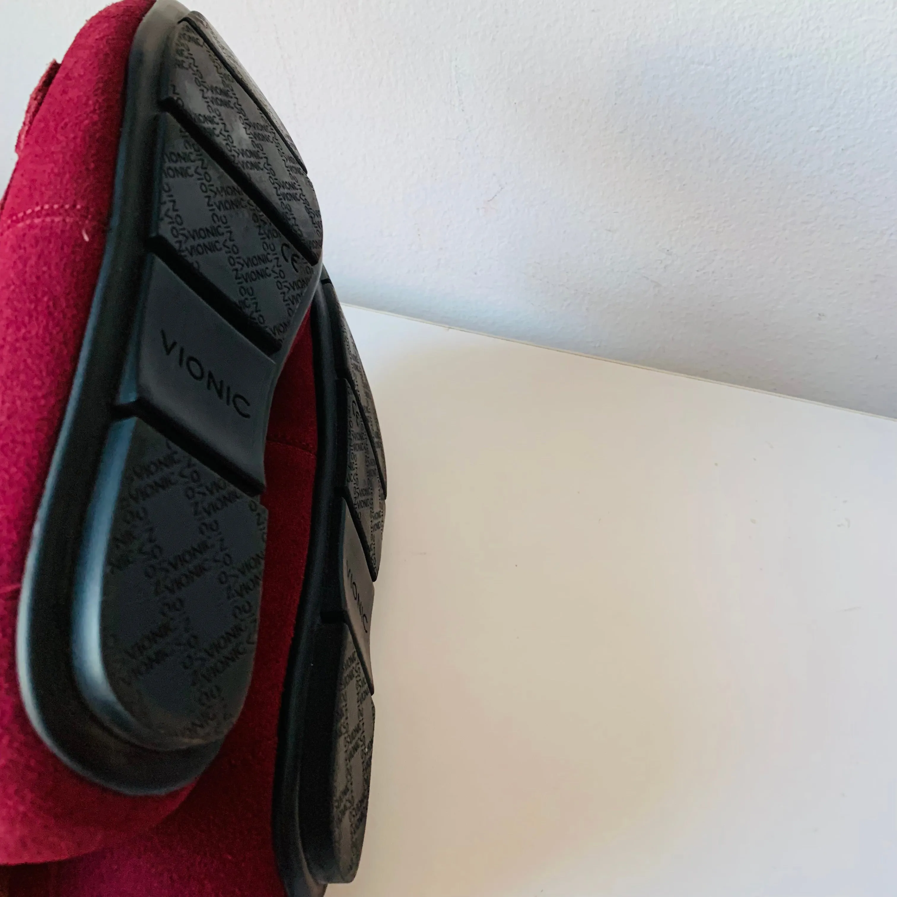 Vionic Bibiana Burgundy Suede Leather Loafers With Horsebit Buckle Size 6